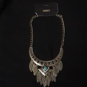 Gorgeous turquoise statement necklace